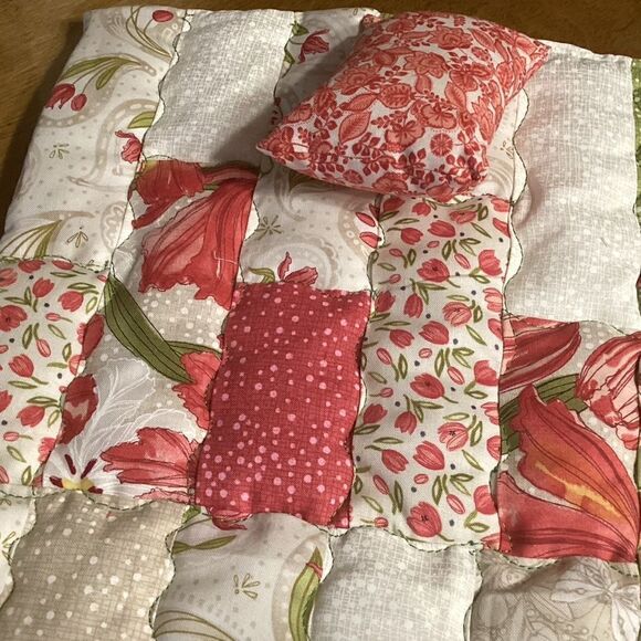 NWOT. Hand Crafted Quilted Reversible Quilt & Pillow Set - Picture 3 of 7